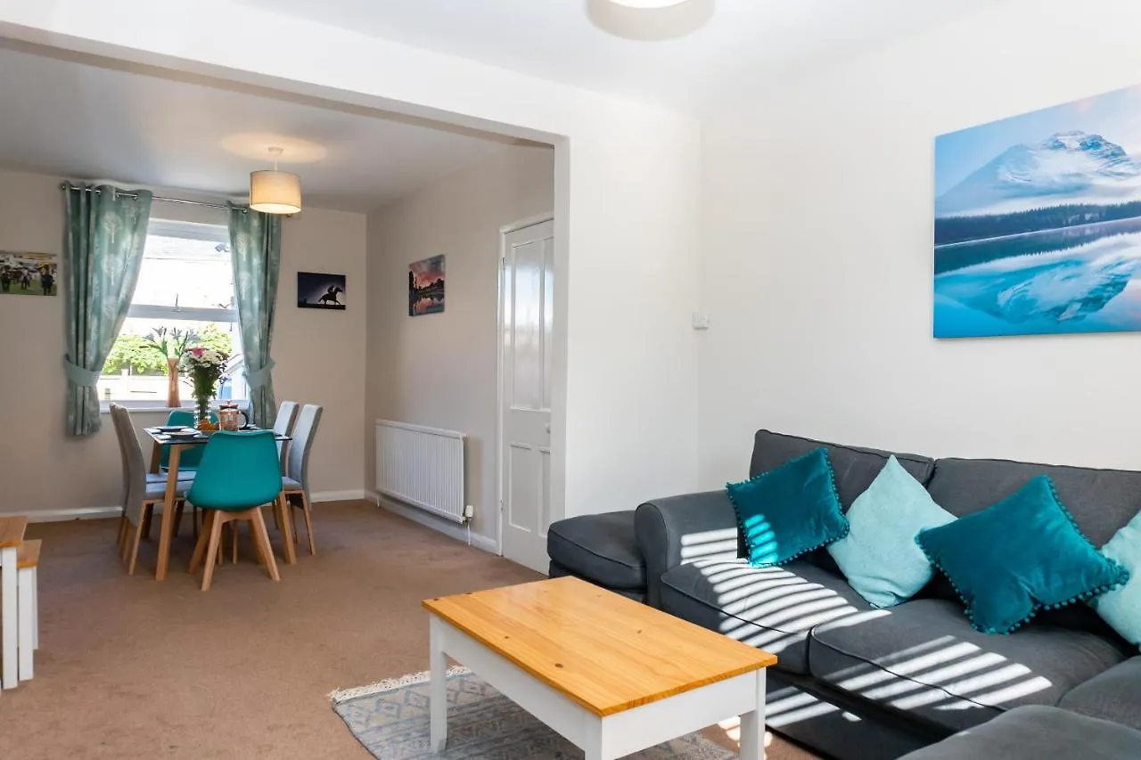 Cheltenham-Spacious 2 Bedroom Home-Sleeps 6-Parking-Garden-Wifi 0*, Cheltenham United Kingdom